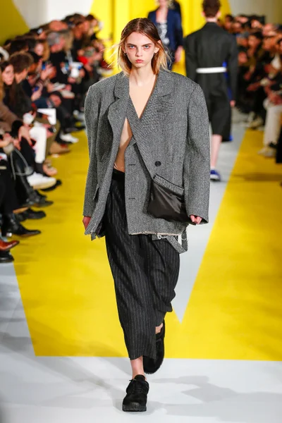 Look 12